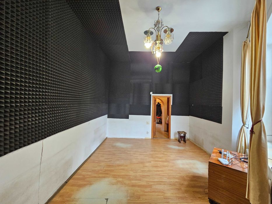 Оренда 2к квартири на вул. Руська42