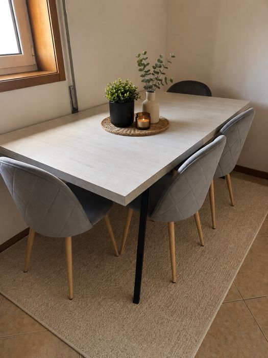 Mesa + cadeiras de veludo