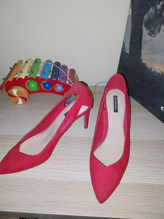 Sapatos de salto vermelhos