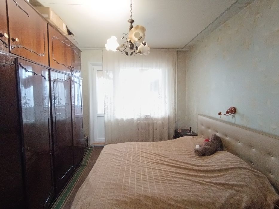 Продам 3 -х комнатную квартиру на Ласточке в самом центре.