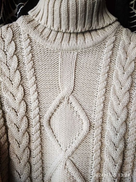 Світер, кофта. 70% вовни. Текст!