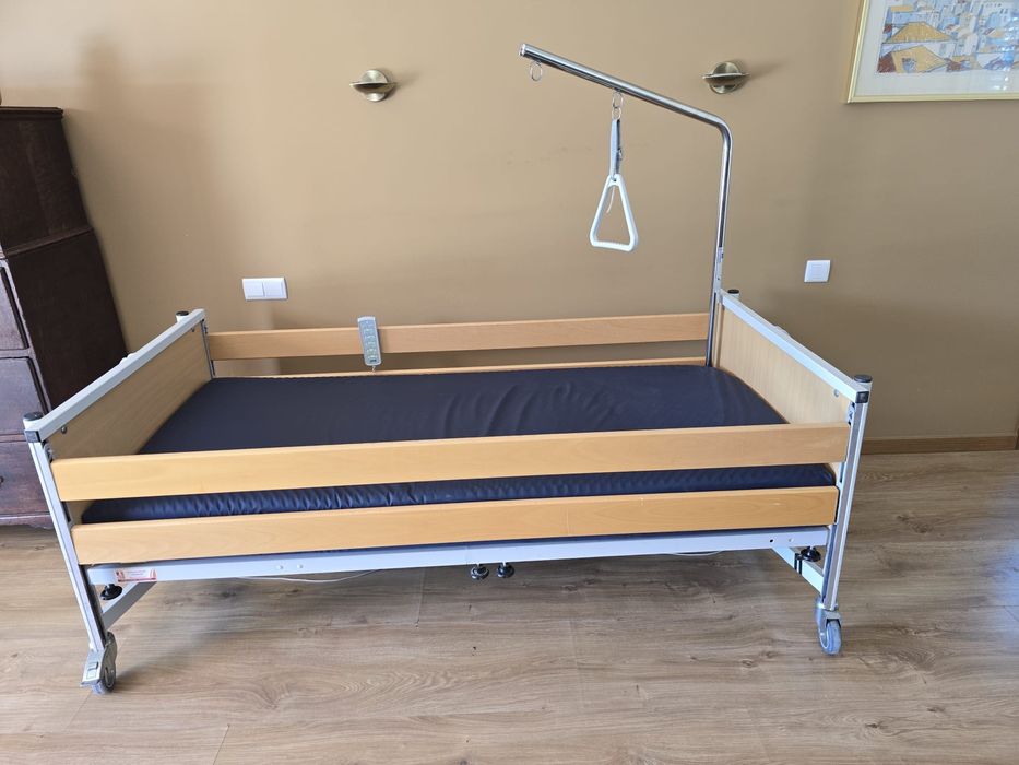 Cama articulada elétrica e mesa de apoio ajustável - ÓTIMO ESTADO