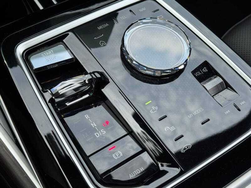 2023 BMW 7 Series 740i