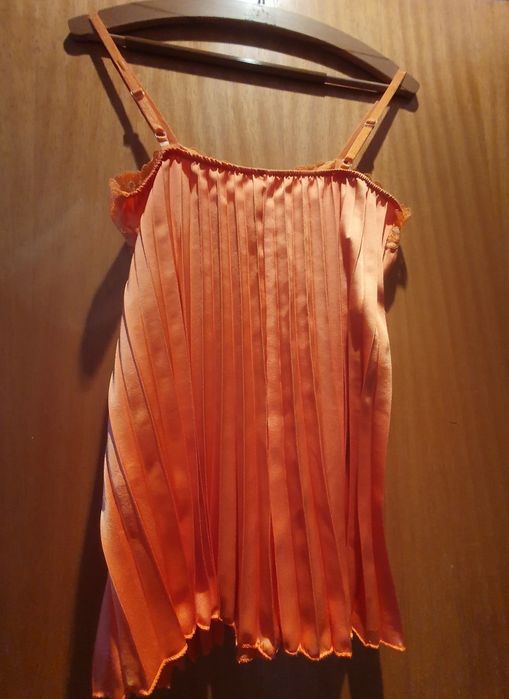 Top em cetim laranja