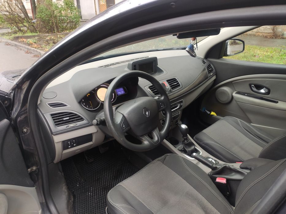 Renault Megane III хетчбек 2010 р. 1.5 DCI (110 к.с.) /MT (6 ст)