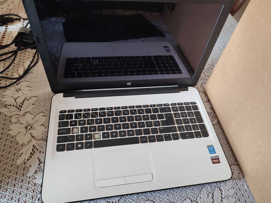 Portátil HP i3/1TB Disco/8 Gb RAM/ Gráfica Radeon