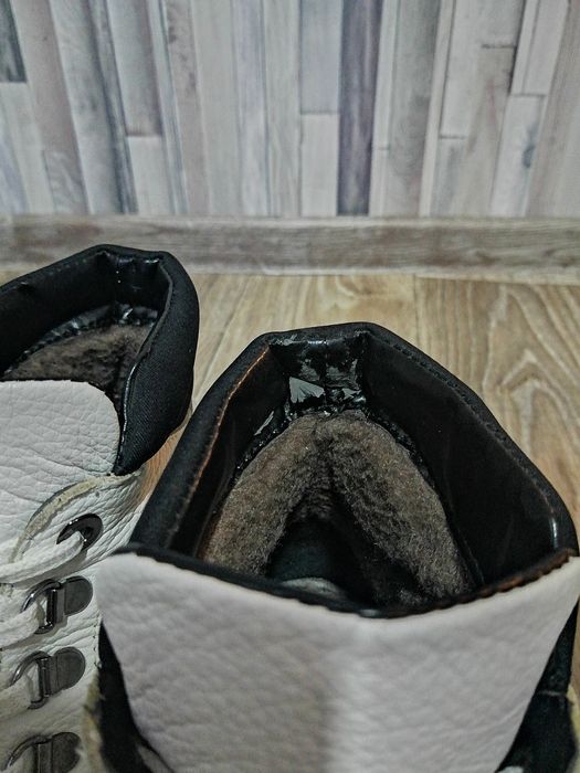 Продам зимове жіноче взуття в гарному стані, розмір: 40, 39.