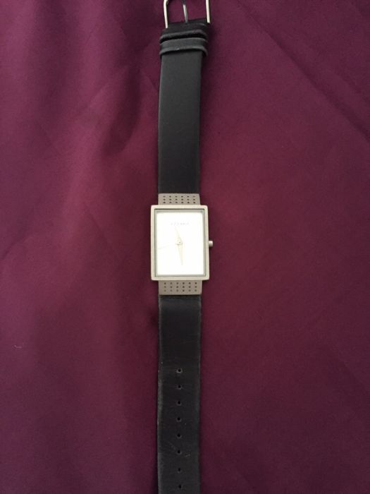 Relógio Azzaro em pele