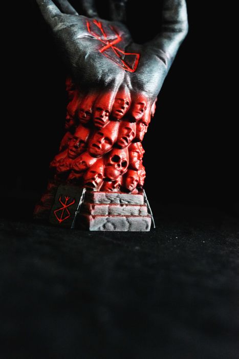 Mão de Deus – Berserk – Escultura Impresso em 3D e Pintado à Mão | NexoStudios