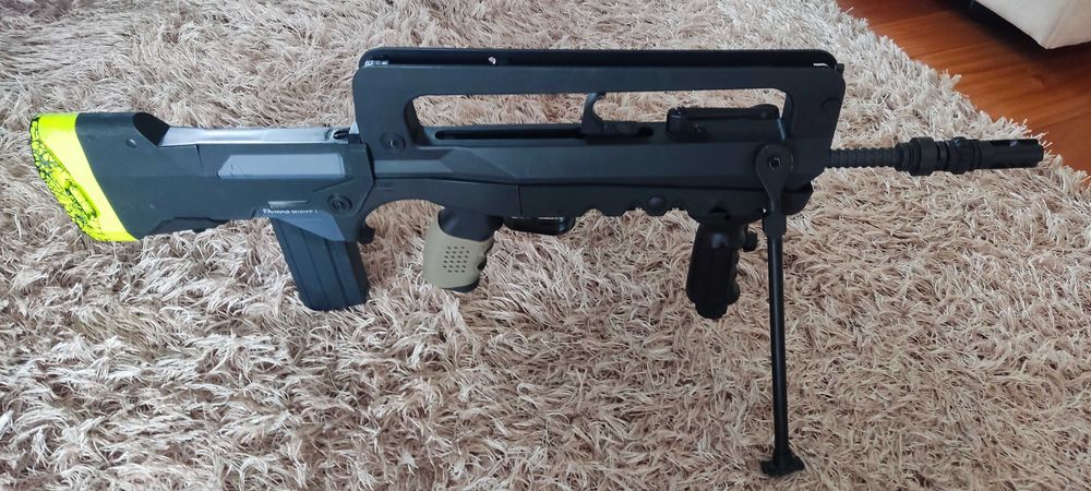 FAMAS F1 _ EVO Cybergun