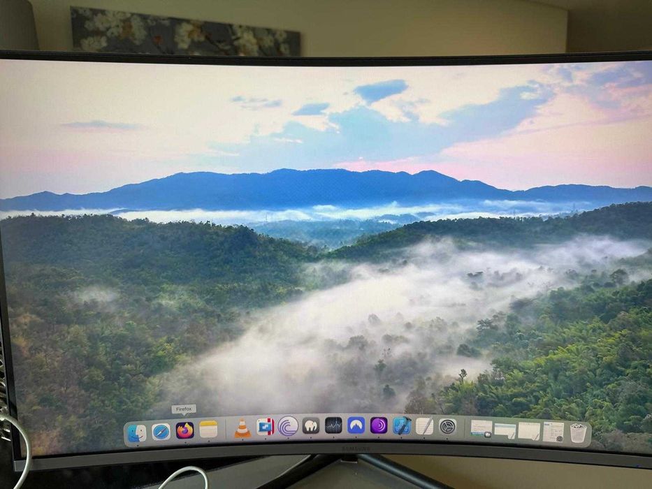 Monitor Curvo SAMSUNG LU32R590CWRXEN (31.5'' - 4K Ultra HD - IPS)