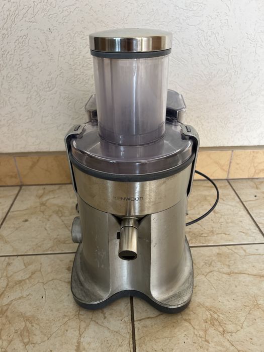 Соковитискач Kenwood JE850