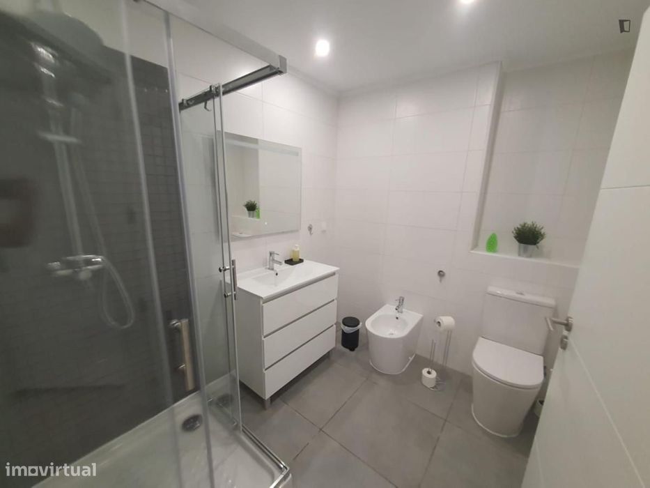 Quarto - localizado em Lumiar Lisbon