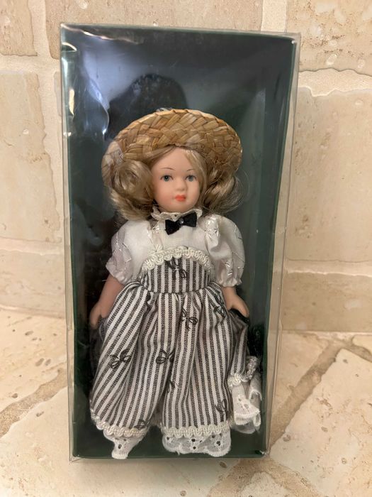 Lalka porcelanowa kolekcjonerska