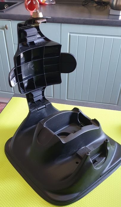 Автомобильное магнитное крепление для лыж.