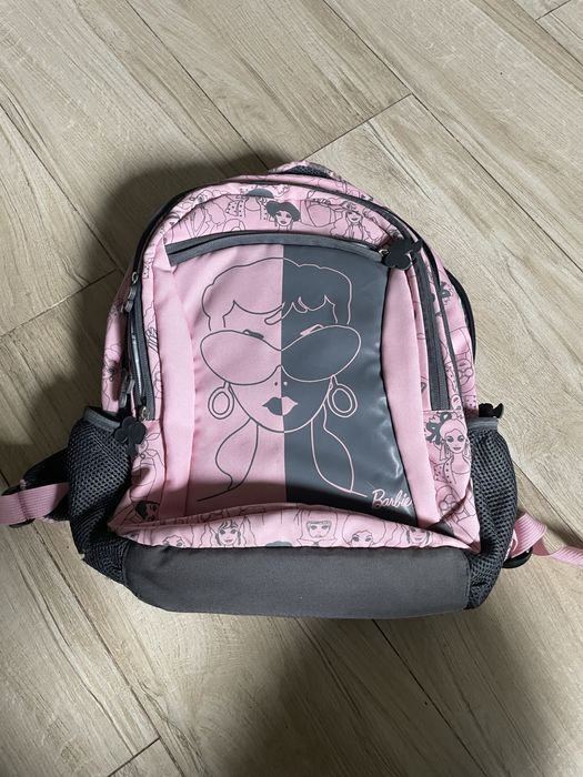 Śliczny różowy plecak szkolny BARBIE firmy Mattel