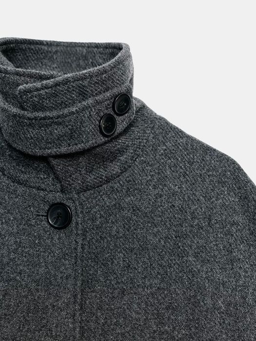 Сіре пальто з вовною комір стійкою