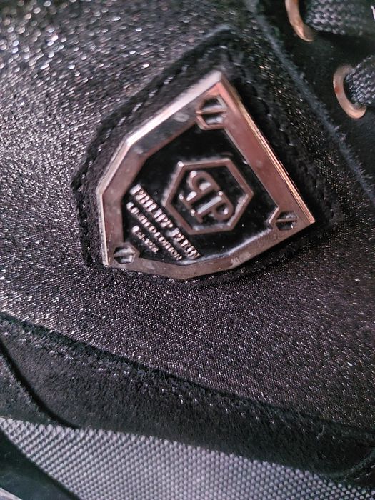 Продам жіночі снікерси.