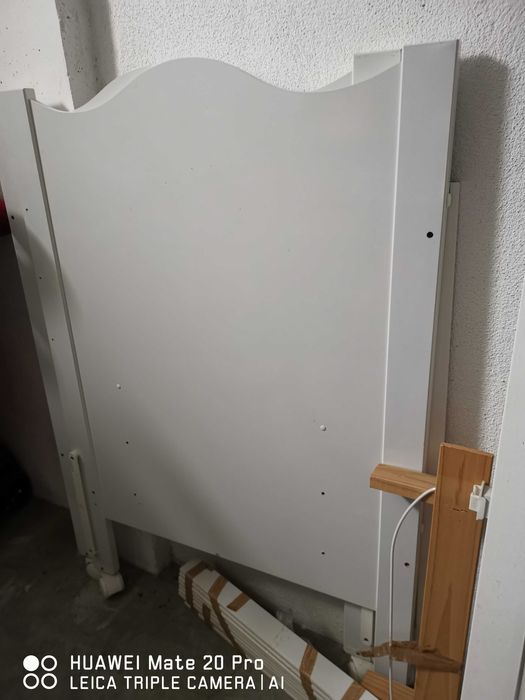 Berço com grade movível. Usado por 1 mês. Como novo!