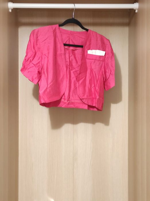 Casaco estilo bolero de manga curta