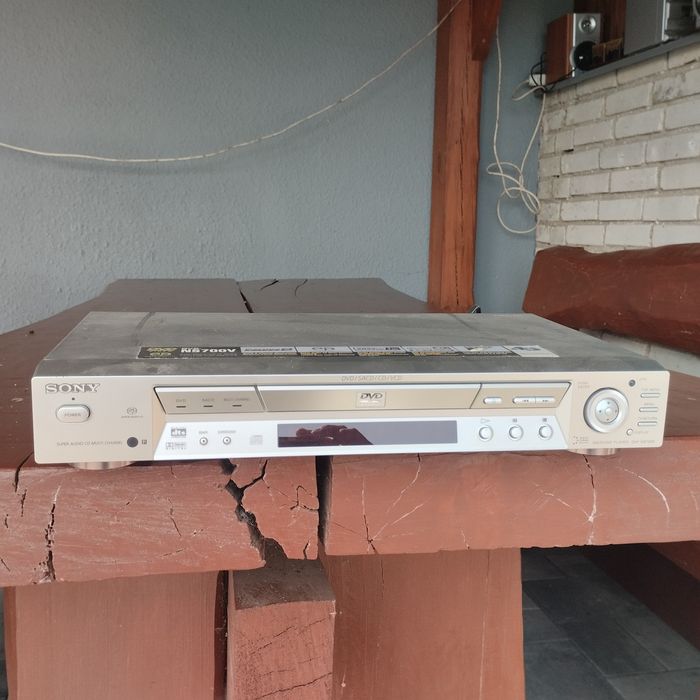 Odtwarzacz Sony DVD/CD/SACD DVP-NS700V