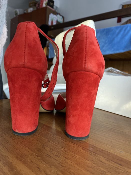 Замшеві босоніжки в чудовому стані. Каблук 10см