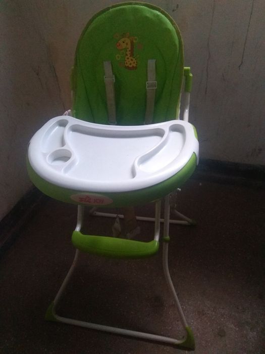 Стілець для годування малюка