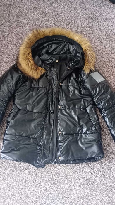 Зимова куртка з капюшоном
