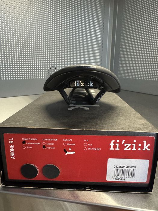 Selim Fizik Arione R1 em carbono