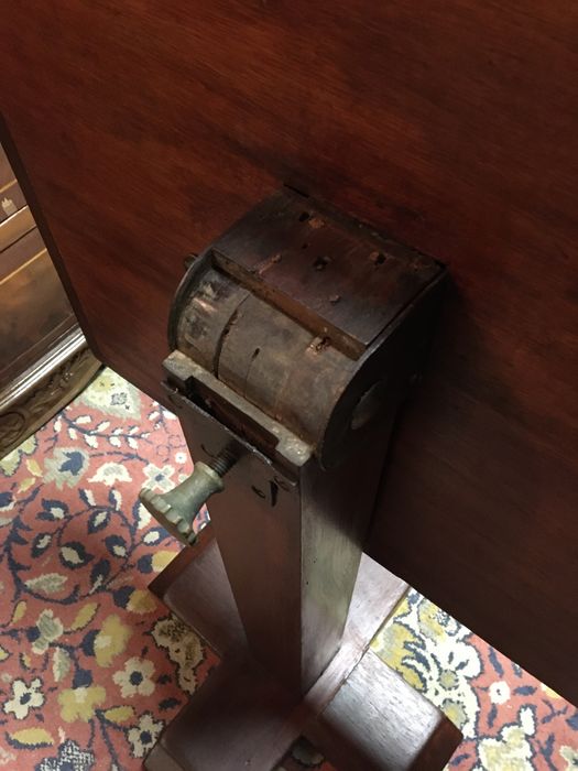 Mesa basculante holandesa antiga