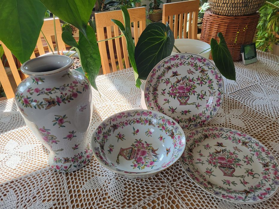 Piękny zestaw z chińskiej porcelany z ręczną malaturą
