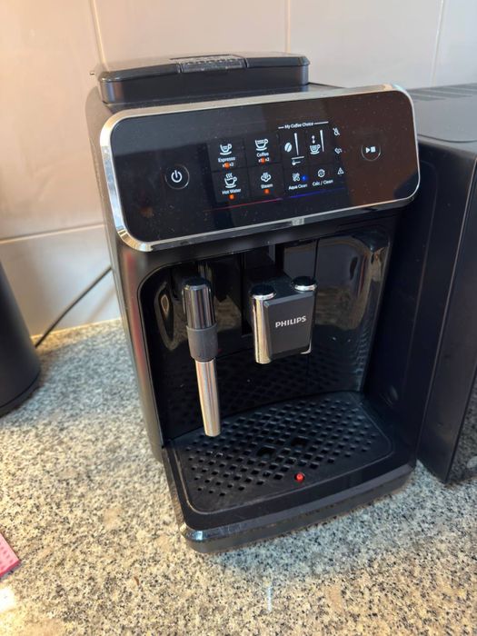 Máquina de Café Automática Philips Série 2200 / 1200 (Grãos / Café Moído)