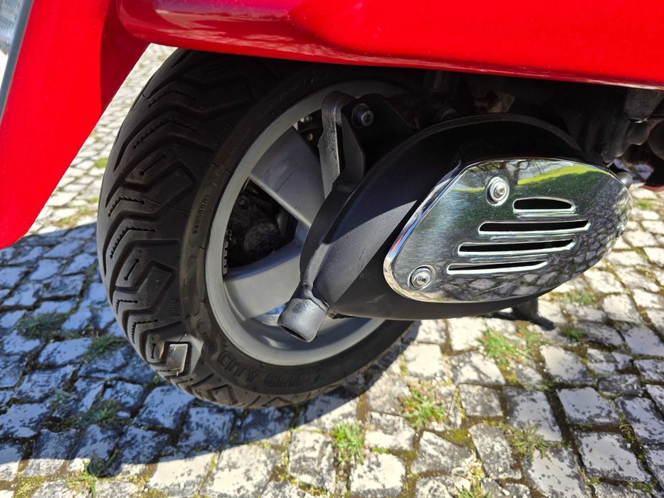 Vespa GTS 125 — 2007 — 26.000 km — Muito estimada
