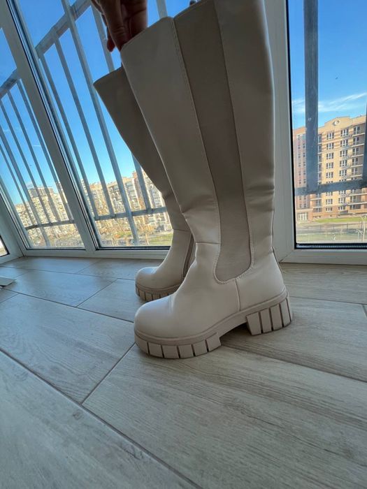 Продаю білі сапожки 39р