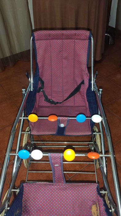 Carrinho de bebé vintage de gémeos