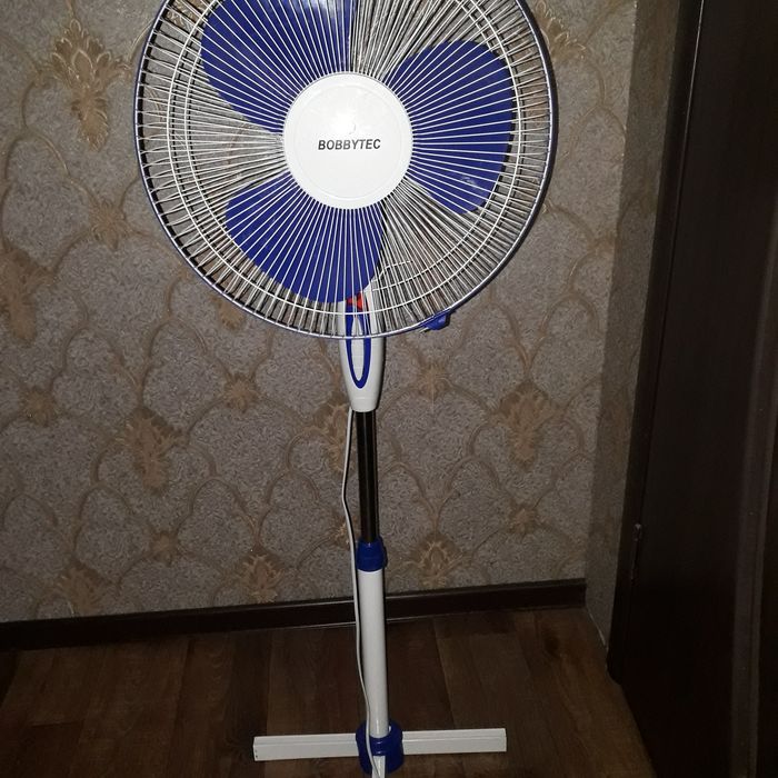 Вентелятор BOBBYTEC новий працював мало.Підсвітка та 3 швидкості