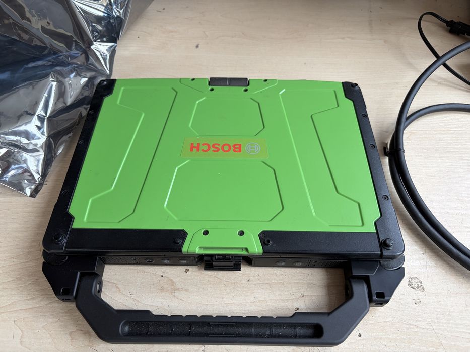 Tester Bosch Kts 940 z ESItronic 2.0 bez abonamentu odpowiednio 560 590 z Dcu 220.