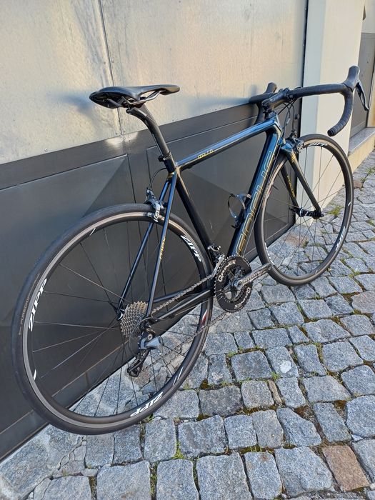 Bicicleta de estrada Focus Carbono