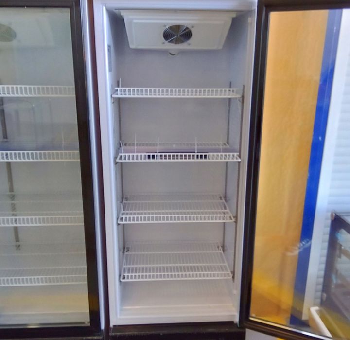 Armários de Exposição Refrigerados. Restauração