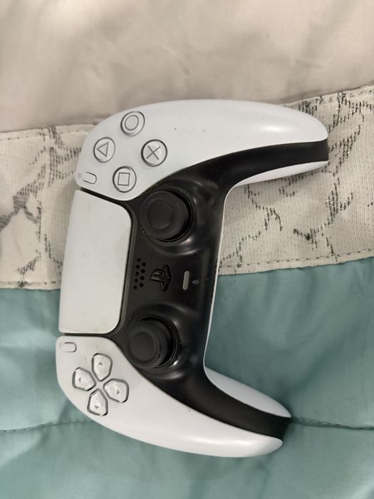 Playstation 5 slim 1TB inclui conta com diversos jogos on-line