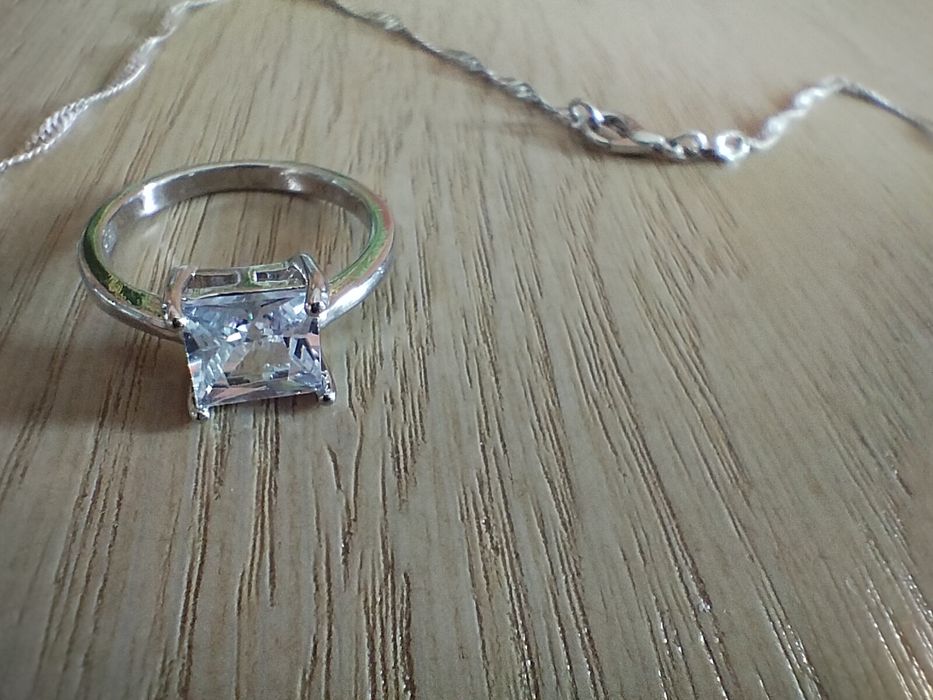 Nowy komplet srebrnej biżuterii (pr.925)