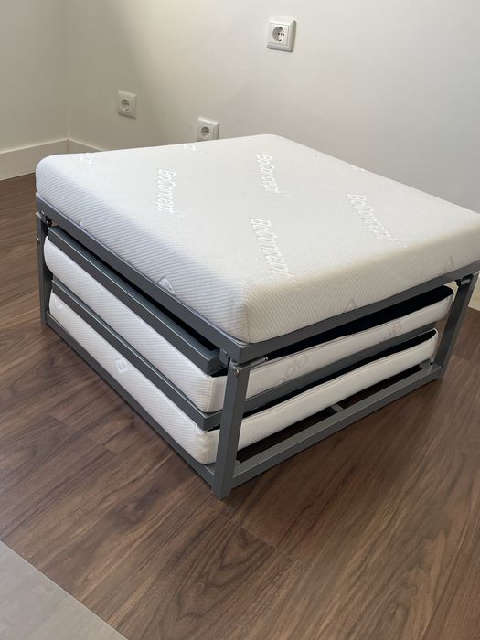 Pouf/Pufe que vira cama de solteiro Bo Concept
