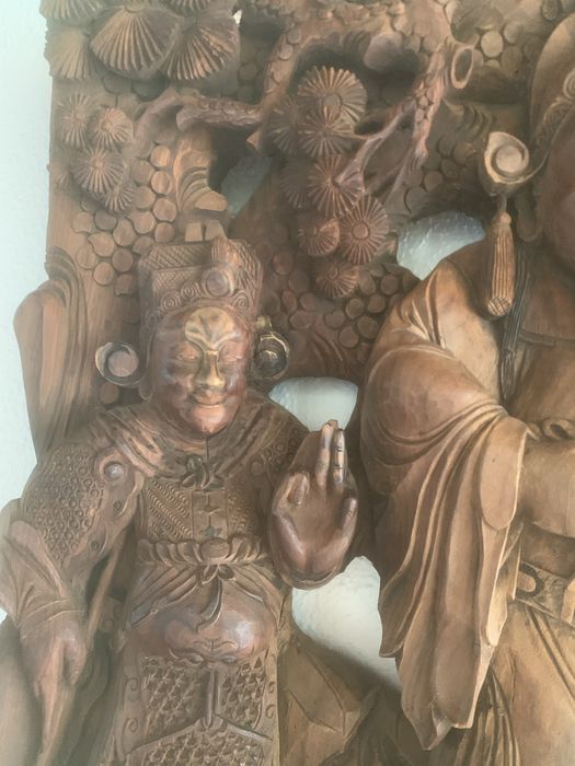 Peça de madeira, talhada com motivos de Macau