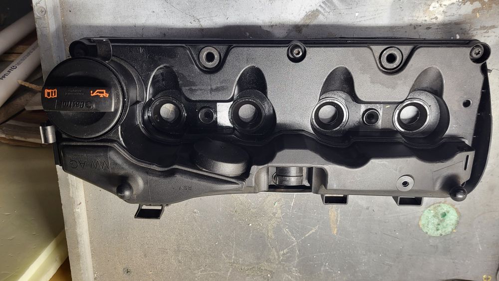 Pokrywka zawór silnik 2.0 tdi grupa VW