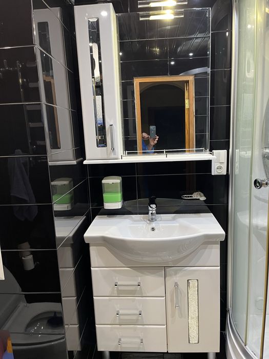 Продам комплект мебели Vidima для ванной комнаты