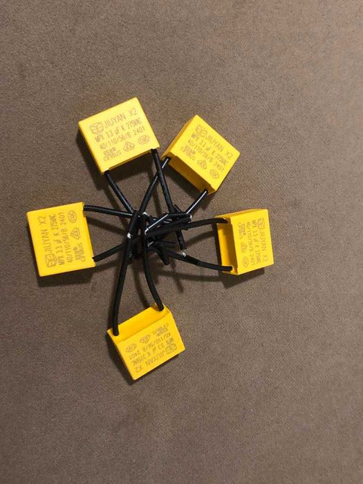 Capacitor de filme de polipropileno - 3.3 UF - 15mm