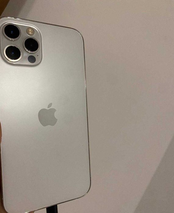 продаю iPhone 12 Pro — американська версія