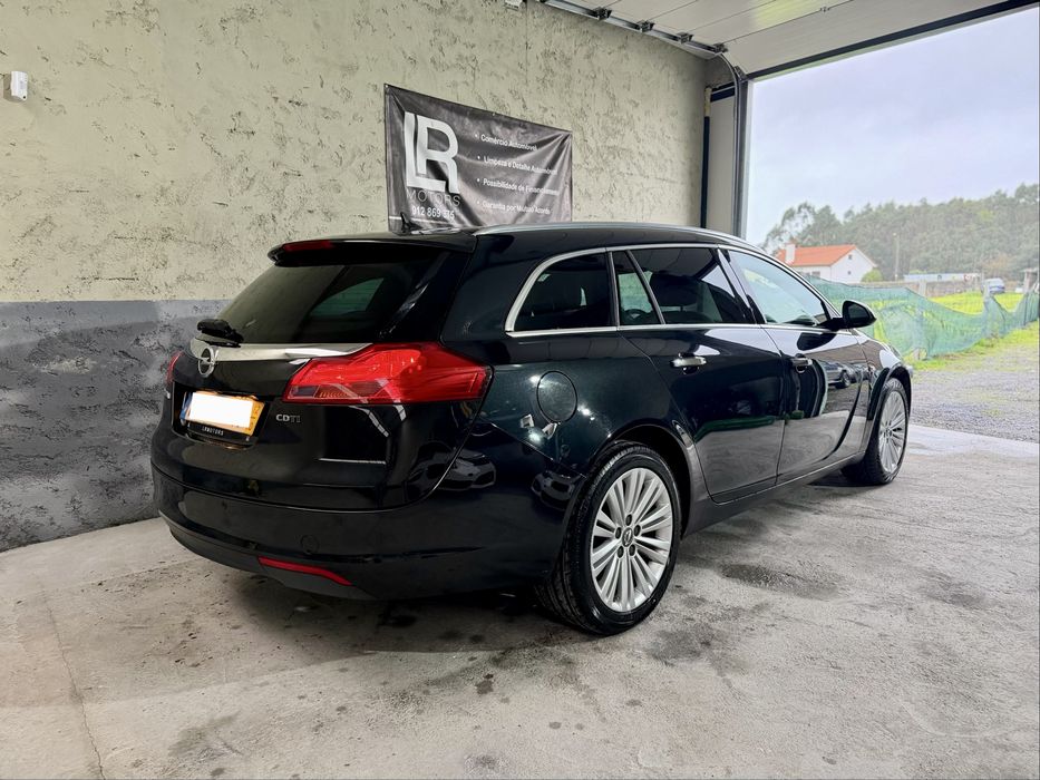Opel Insignia Sports Tourer 2.0 CDTI 160cv Cosmo - Desde 105€ Mês