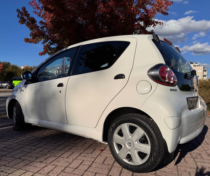 TOYOTA AYGO - 2011 - Gasolina — photo 4