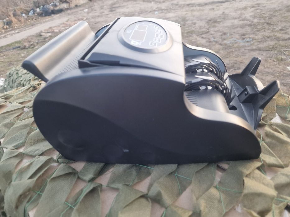 лічильник банкнот PRO 40U Neo Black.